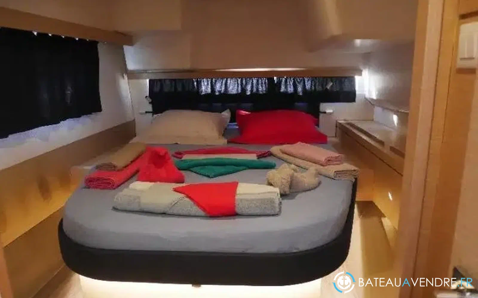 slider 2 Fountaine Pajot Saona 47