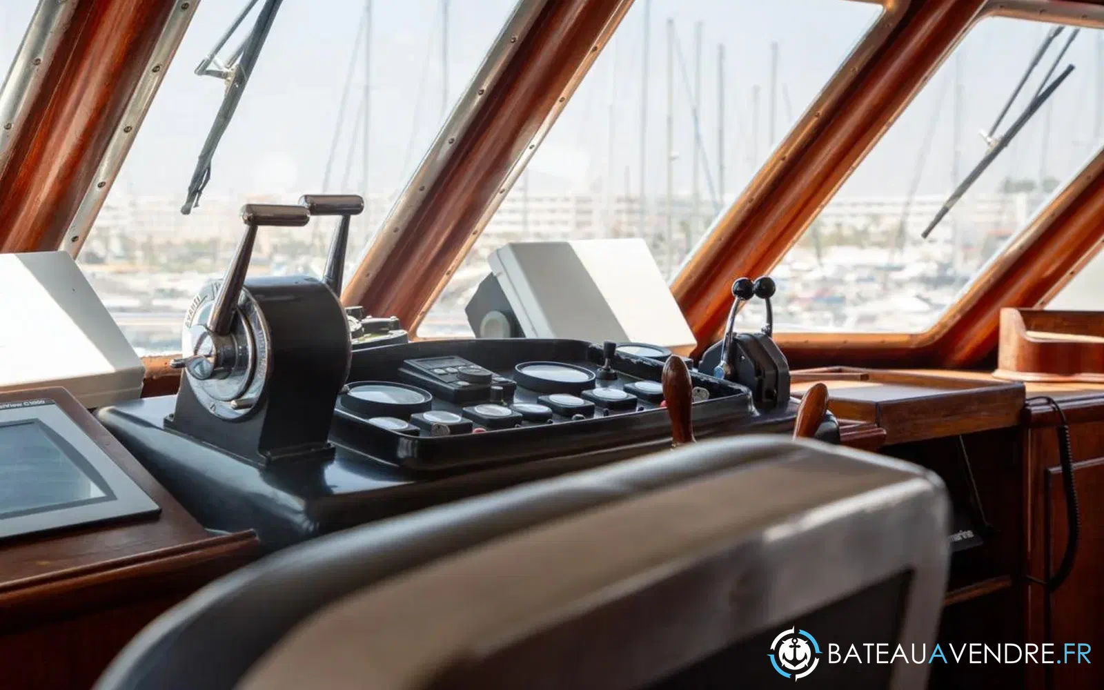 slider 53 Benetti 33