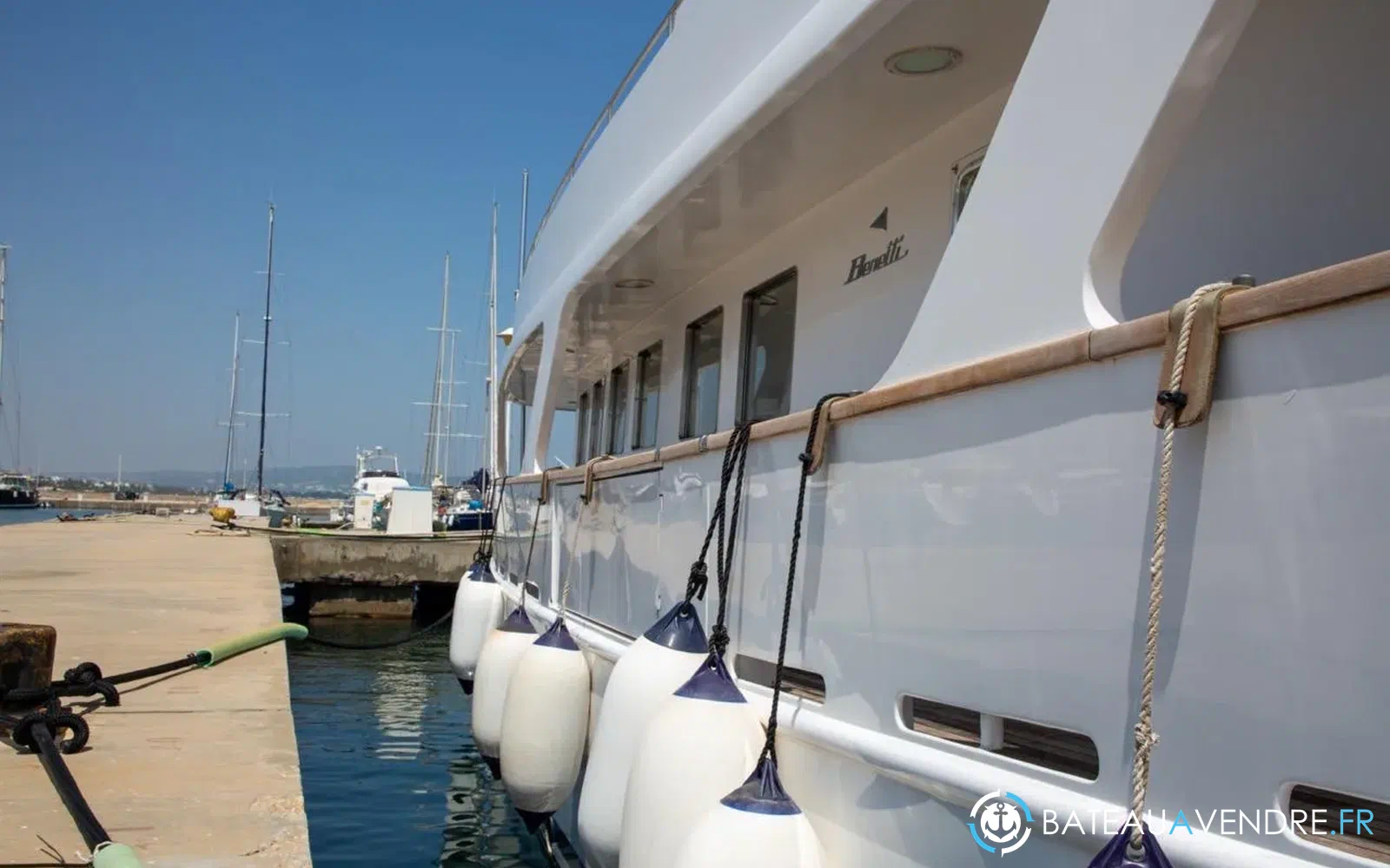 slider 6 Benetti 33