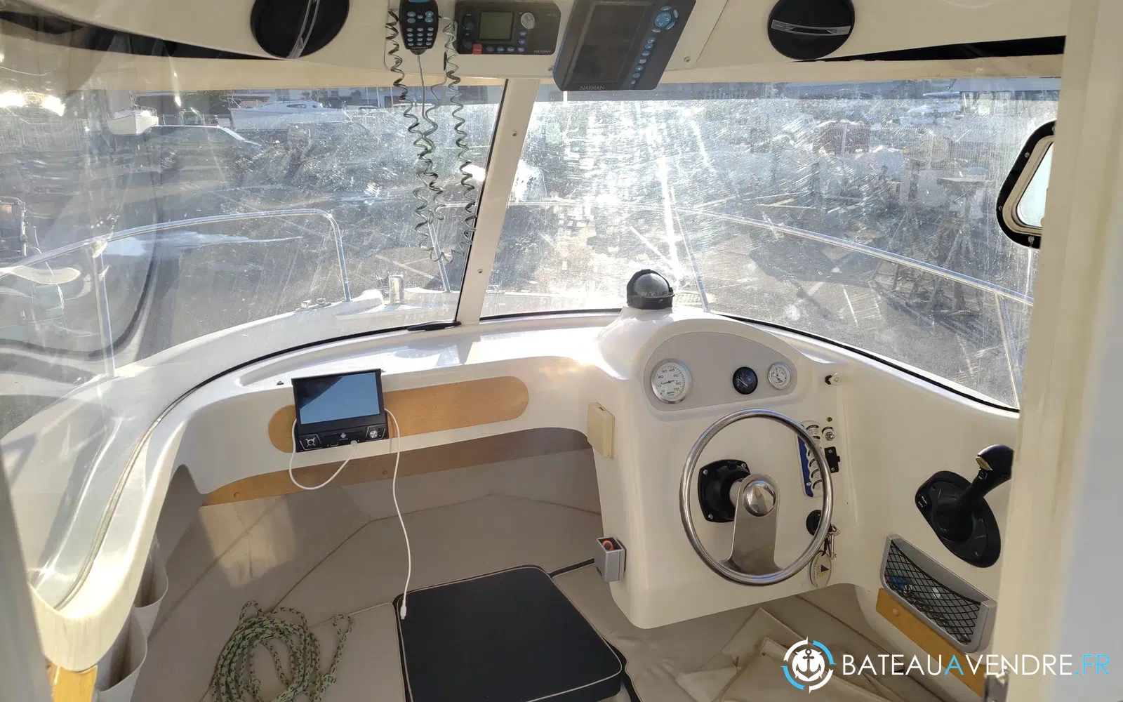 slider 9 Quicksilver Pilothouse 580