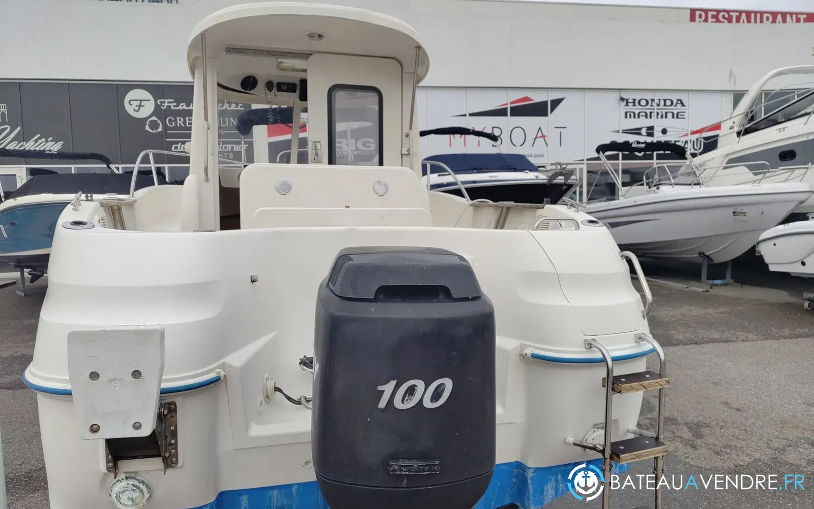 slider 8 Quicksilver Pilothouse 580