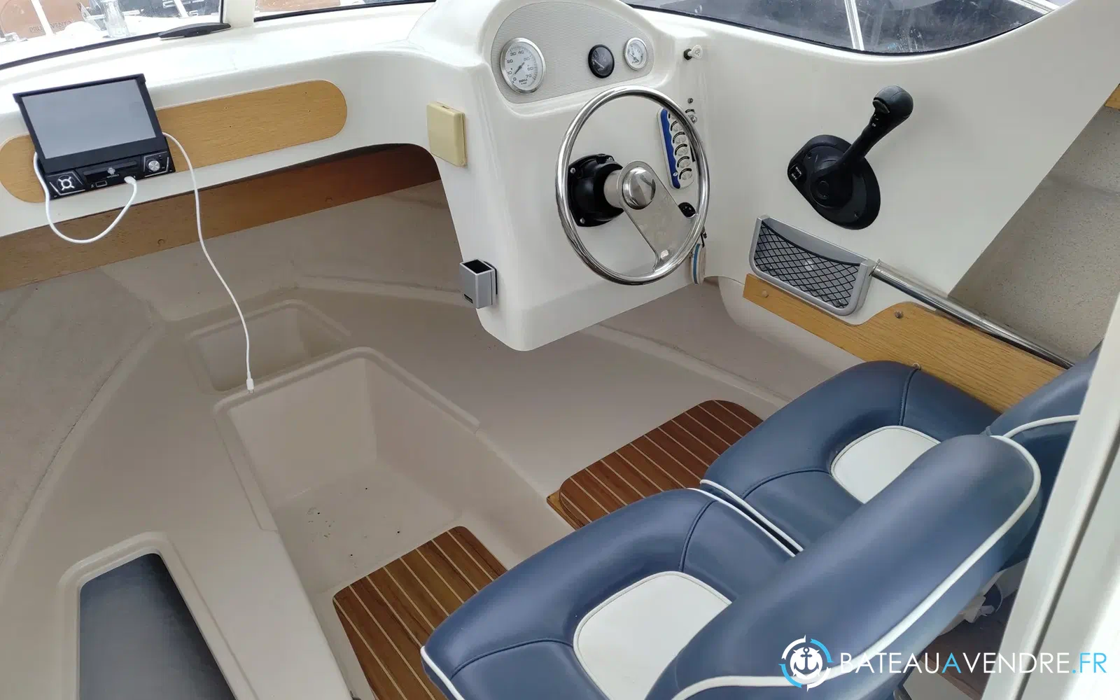 slider 23 Quicksilver Pilothouse 580