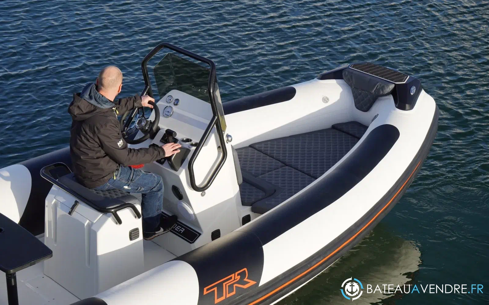 slider 10 3D Tender TR6 70cv