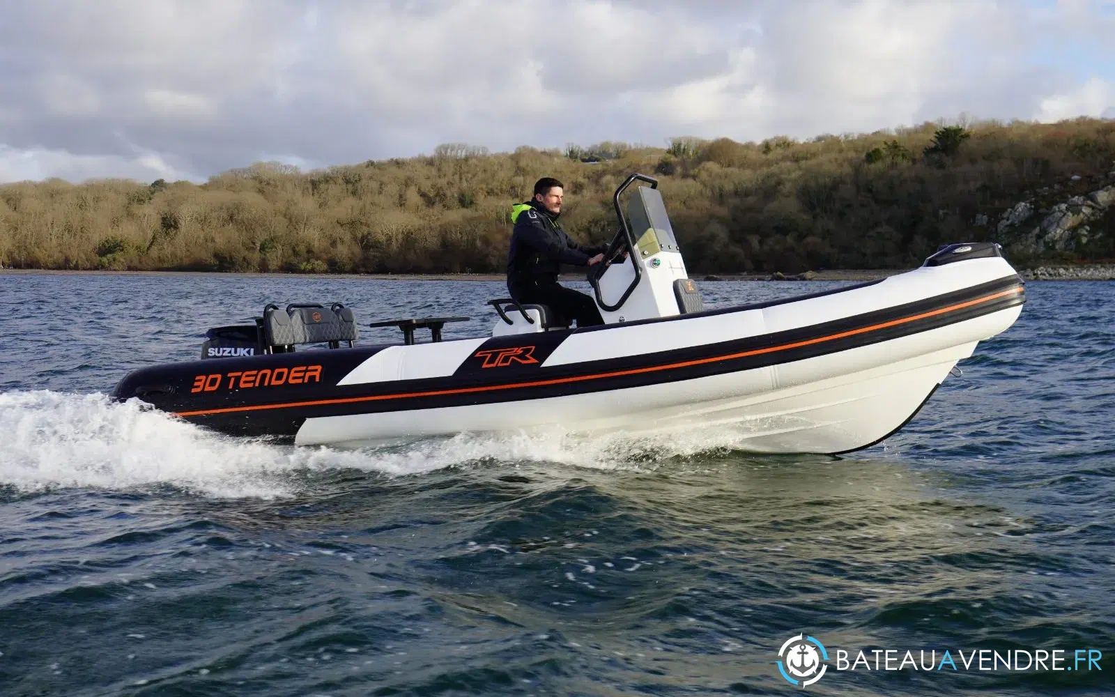 slider 1 3D Tender TR6 70cv