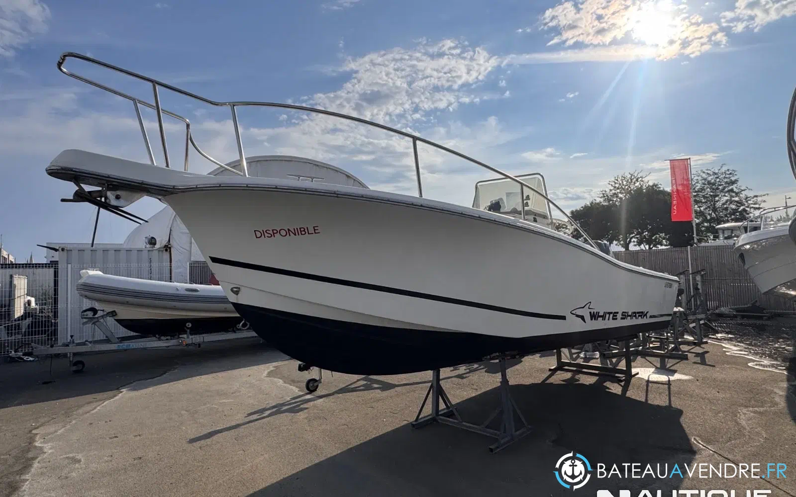 slider 1 White Shark 225