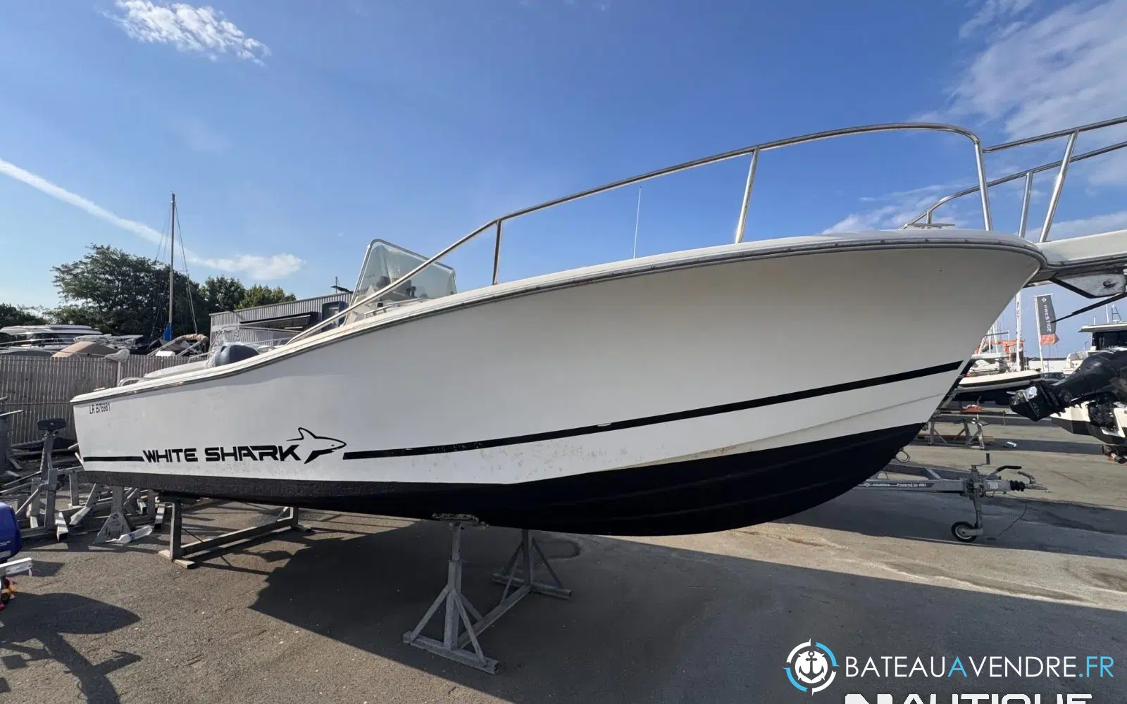 slider 4 White Shark 225