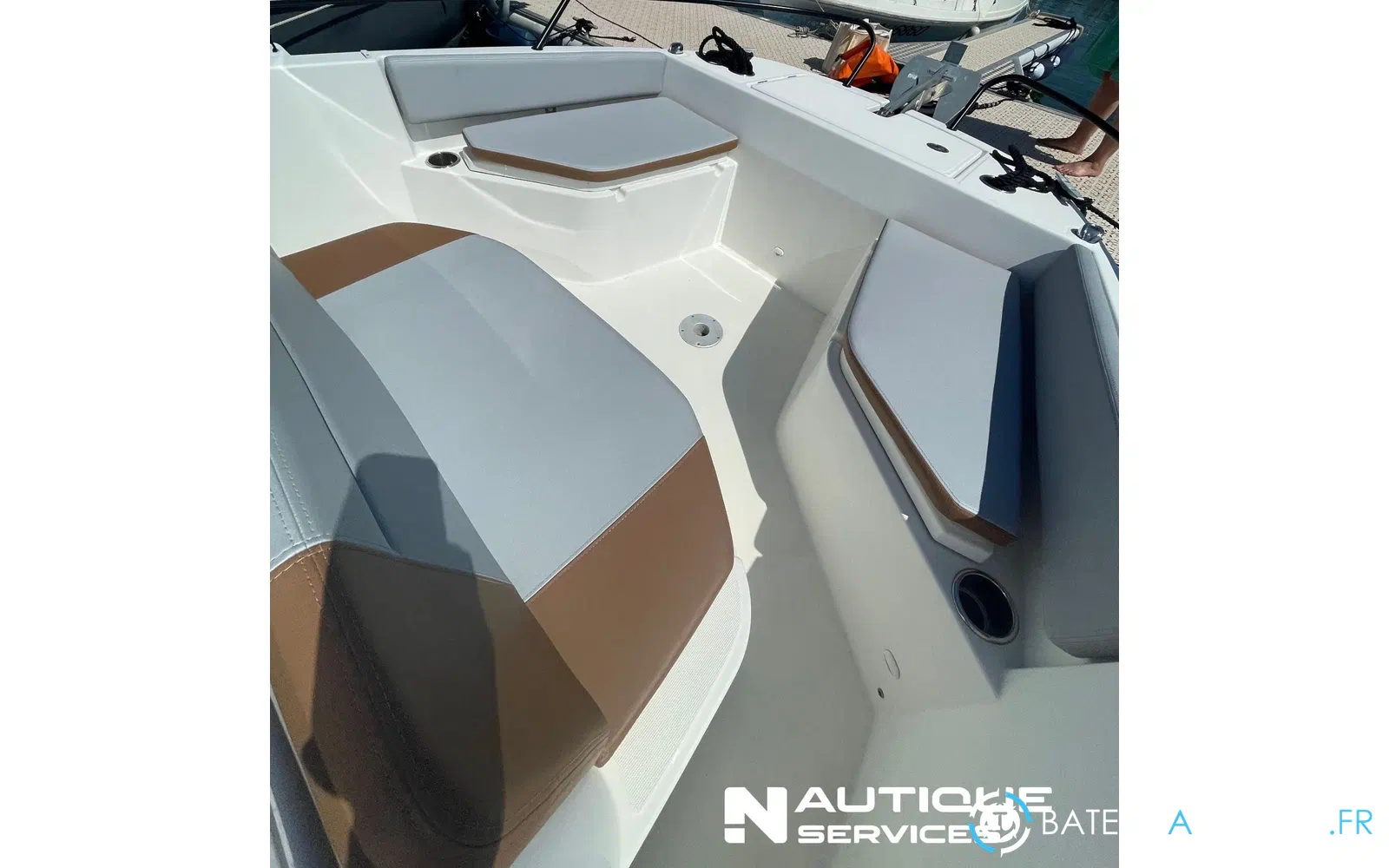 slider 3 Beneteau Flyer 7