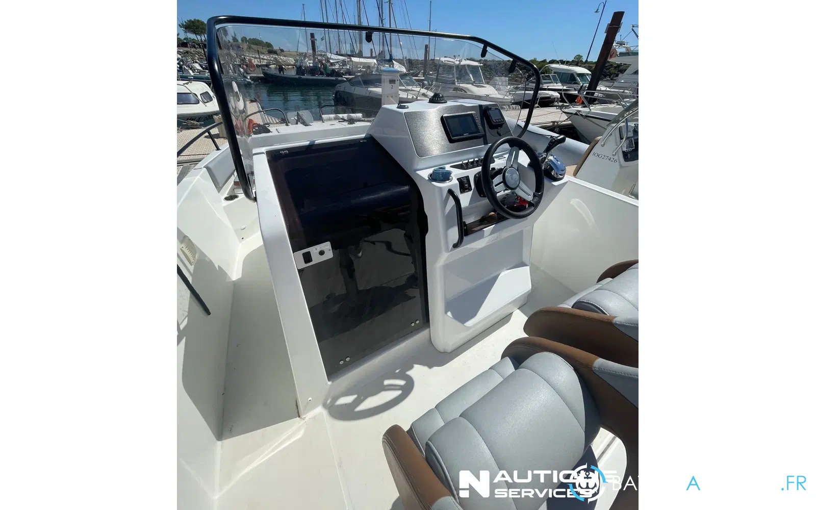 slider 5 Beneteau Flyer 7