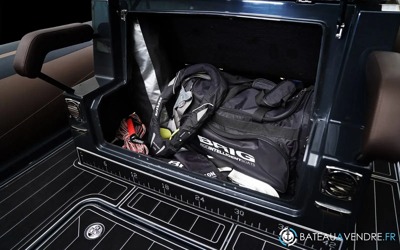 slider 9 Brig Navigator 26