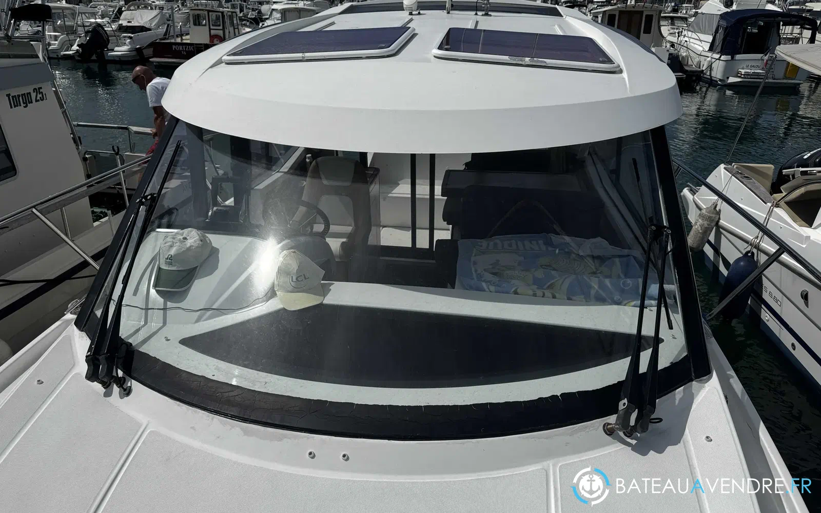 slider 2 Jeanneau Merry Fisher 855