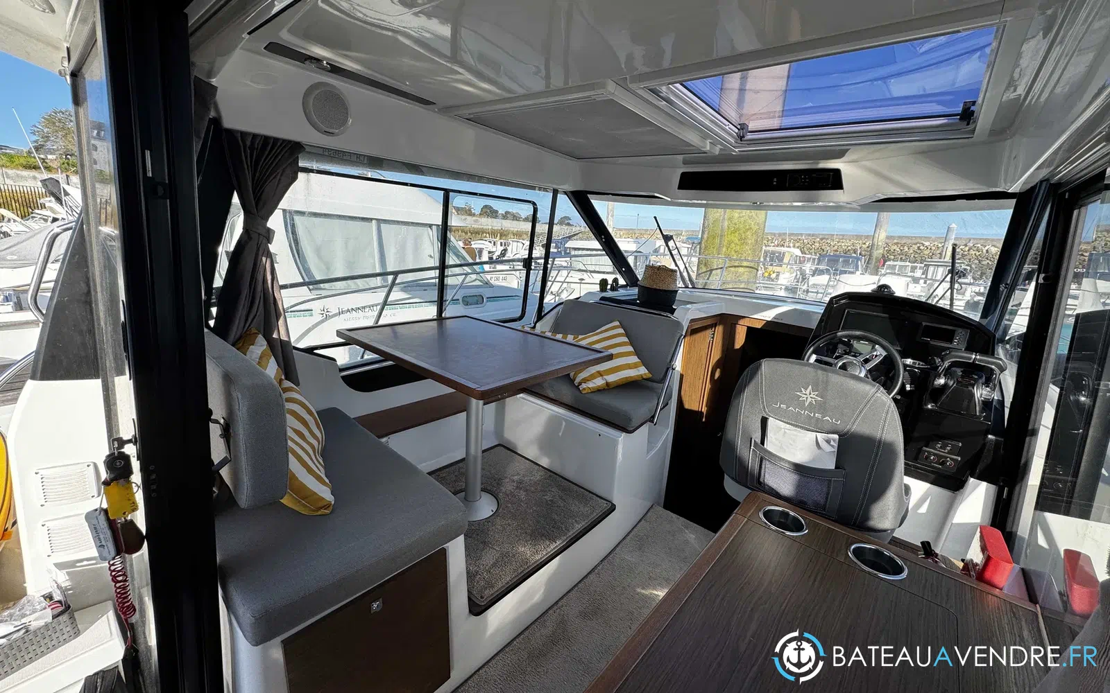 slider 7 Jeanneau Merry Fisher 895 Offshore