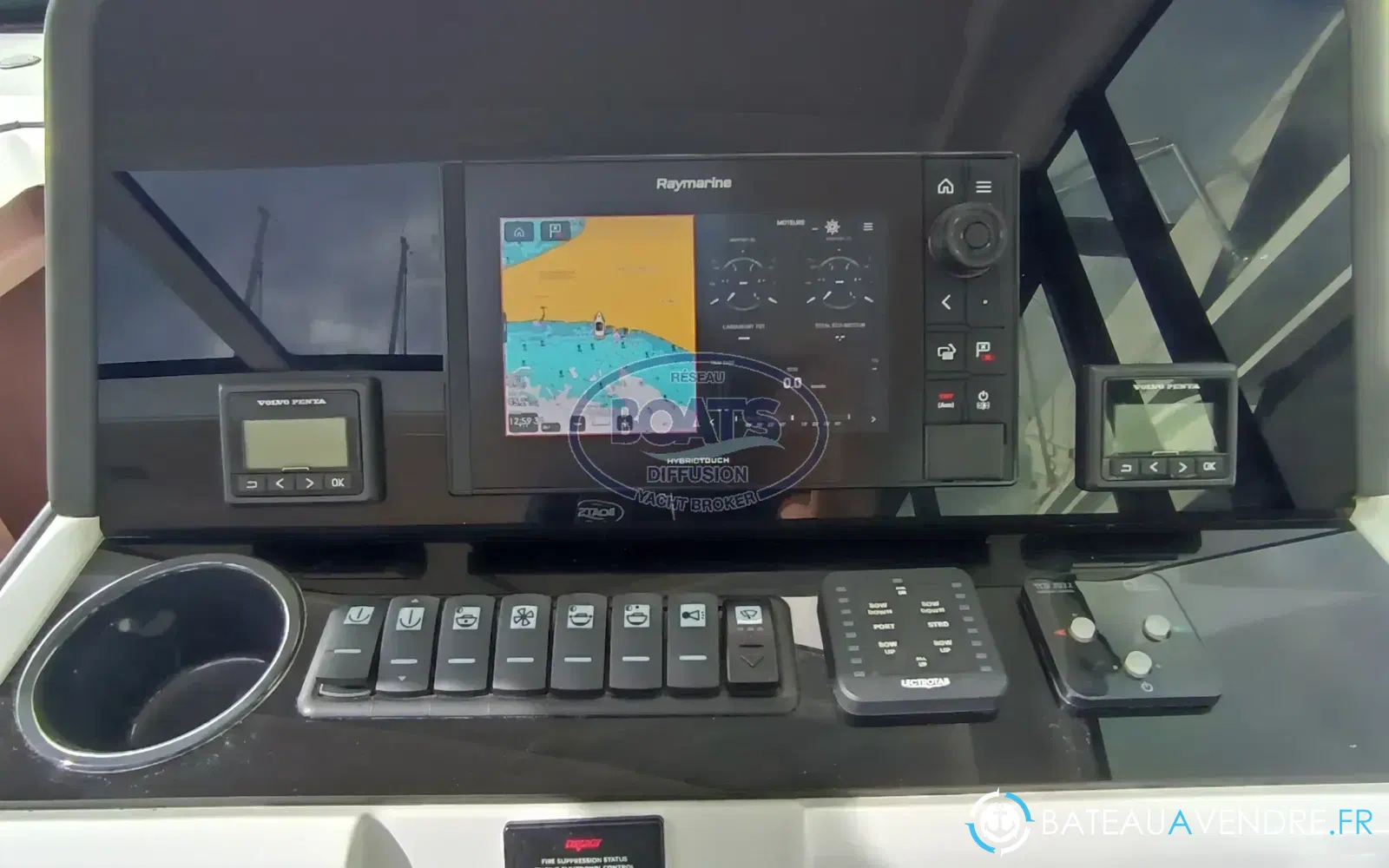 slider 10 Sealine C335