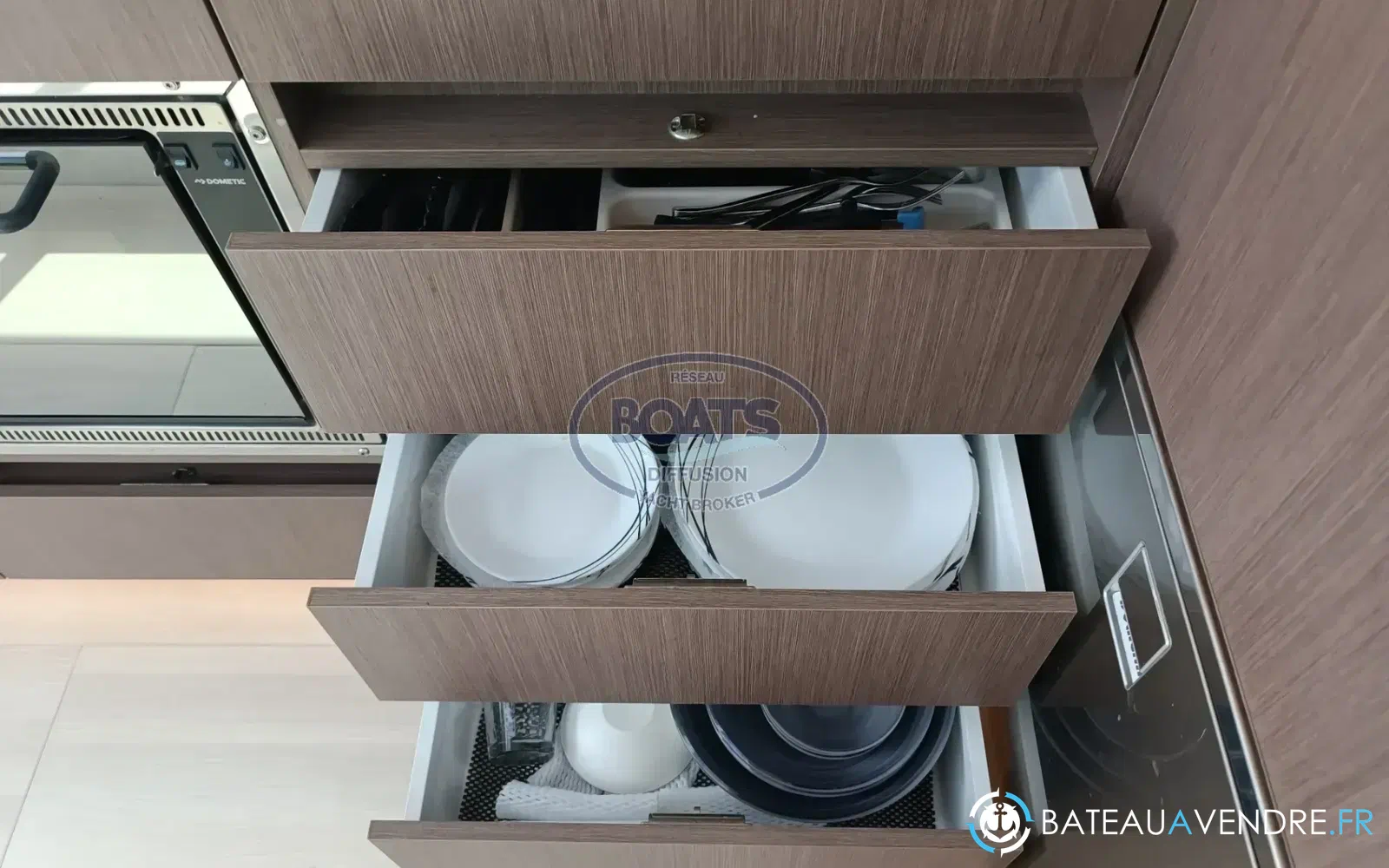 slider 12 Sealine C335