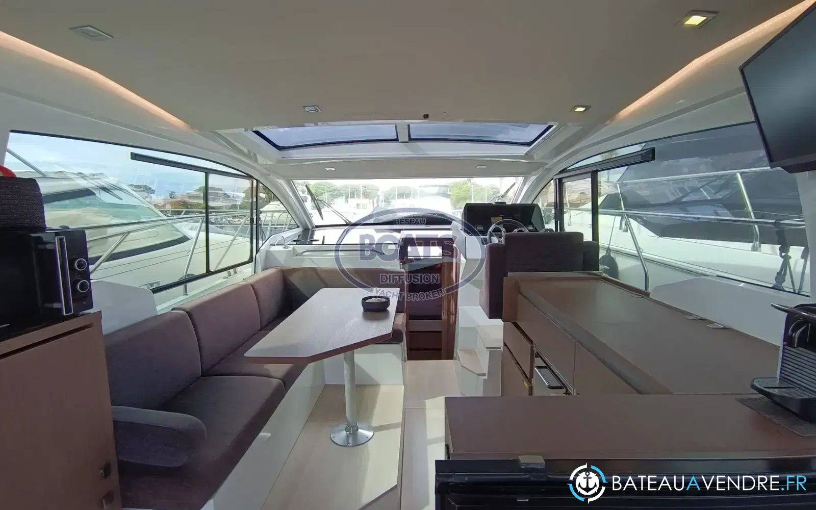 slider 1 Sealine C335