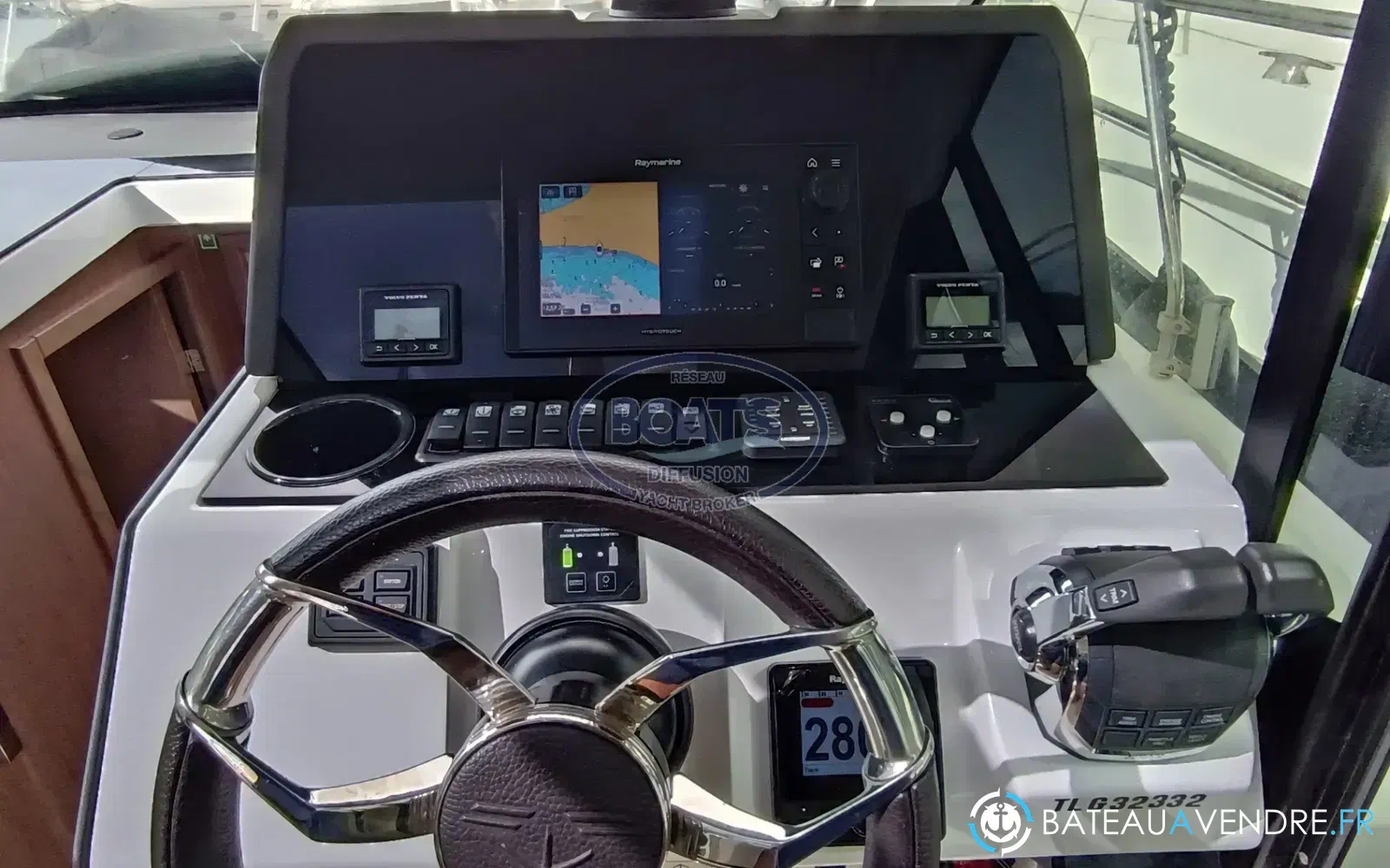 slider 3 Sealine C335