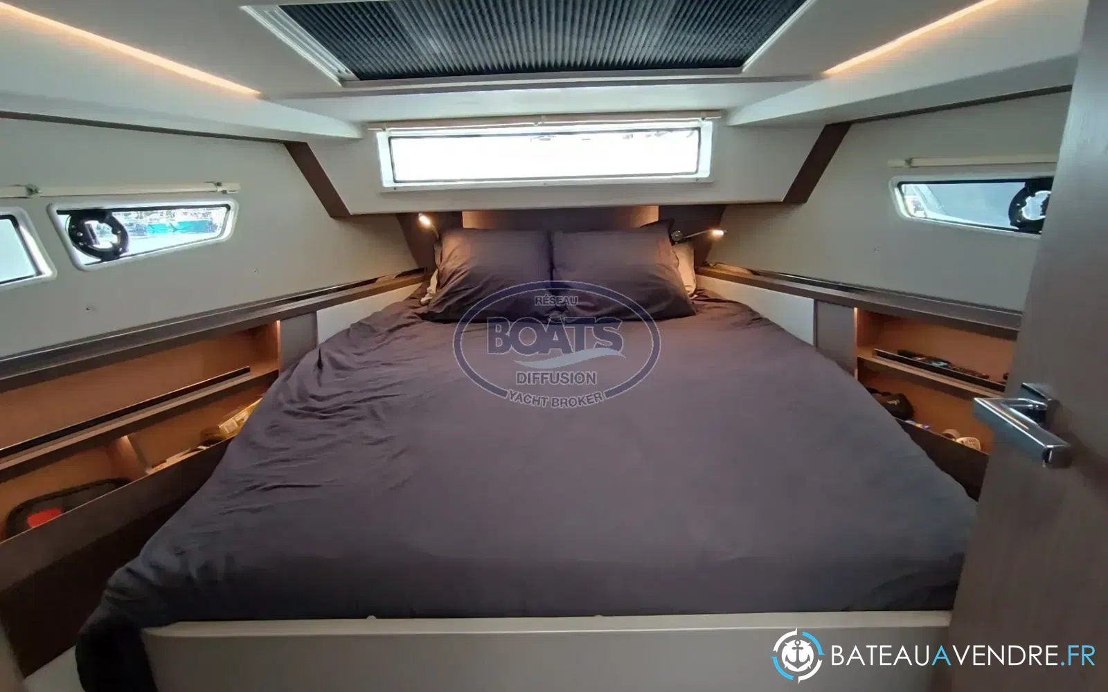 slider 6 Sealine C335