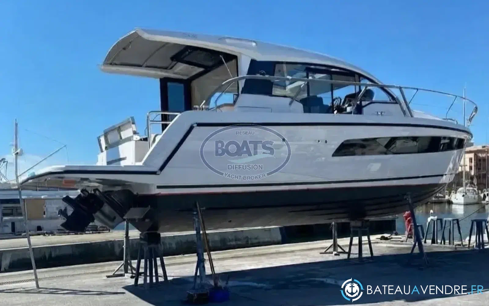 slider 7 Sealine C335