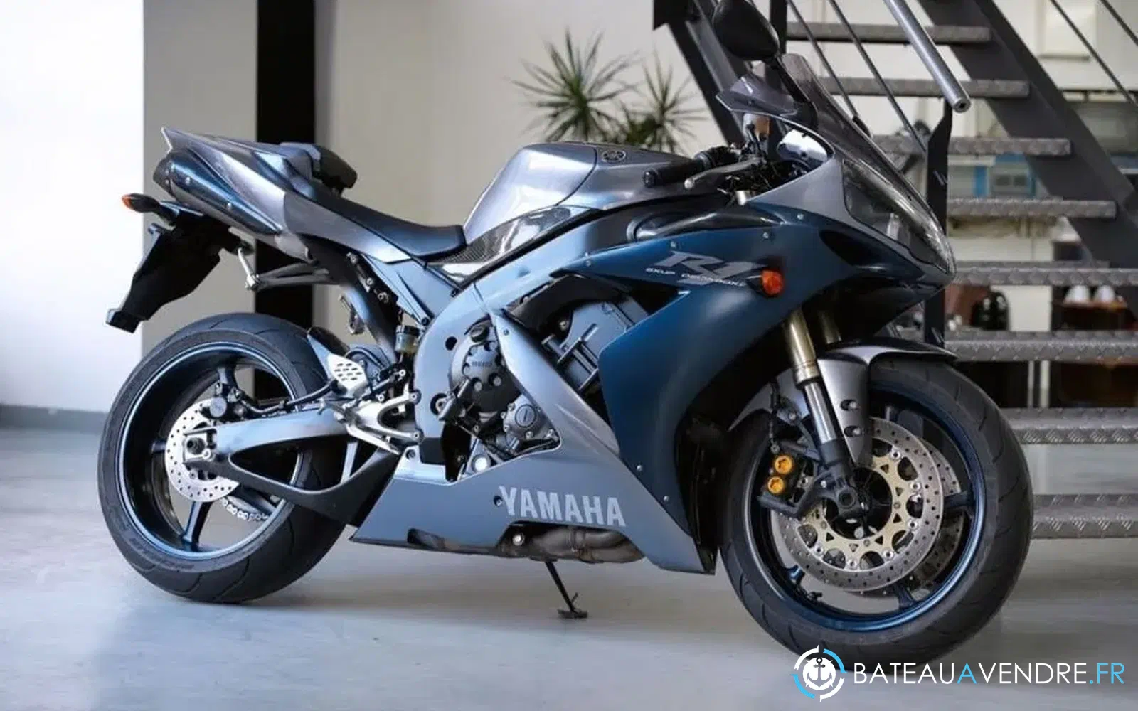 slider 10 Moto YAMAHA R1