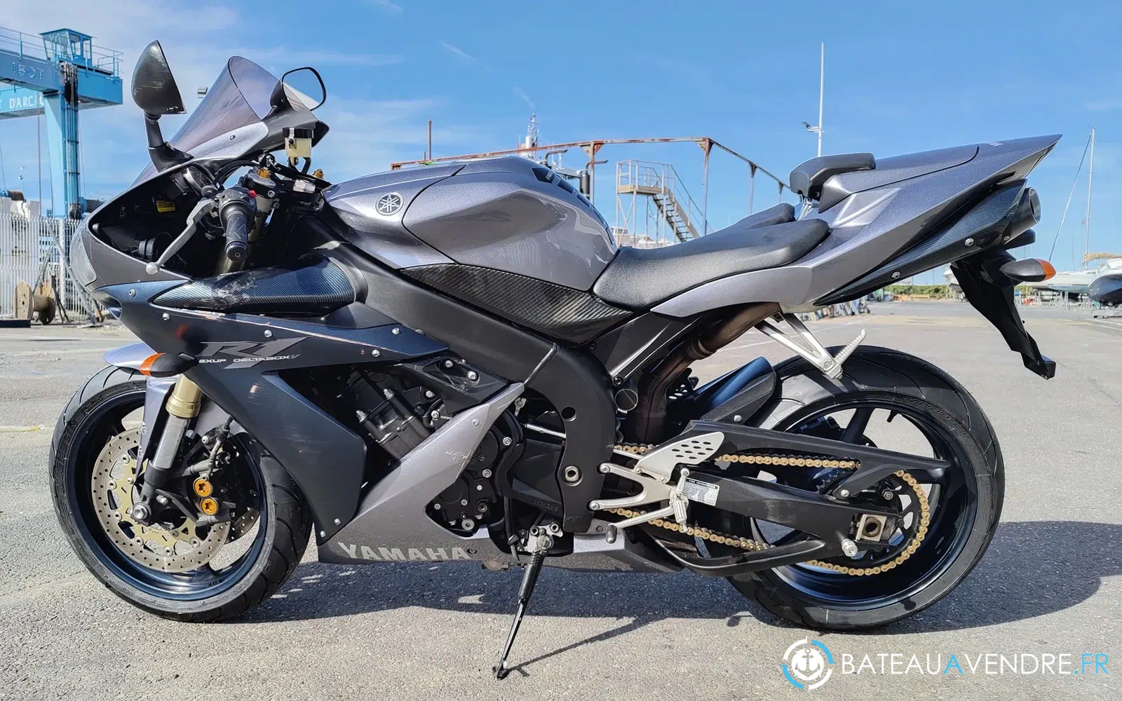 slider 8 Moto YAMAHA R1