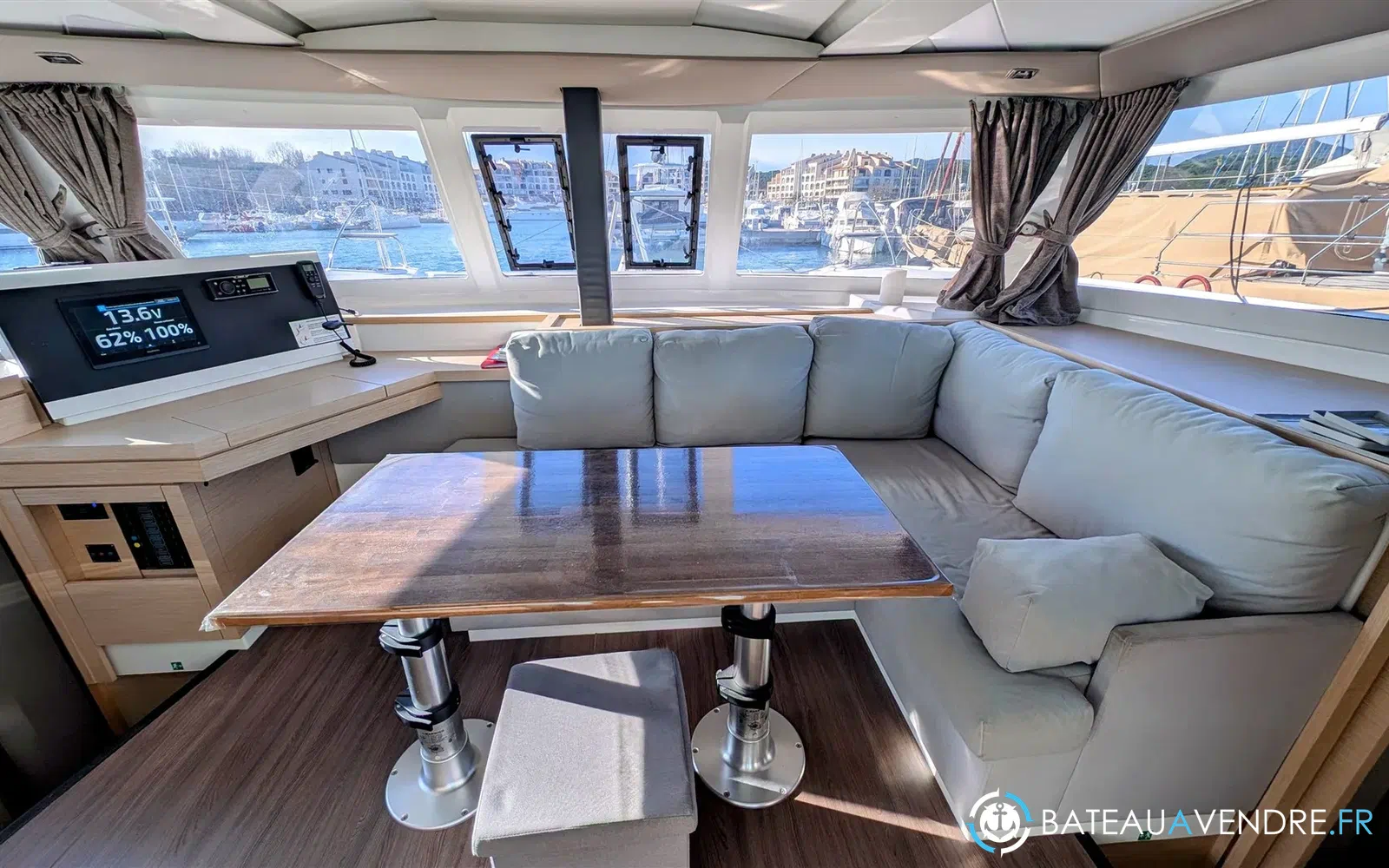 slider 9 Fountaine Pajot Lucia 40 Maestro