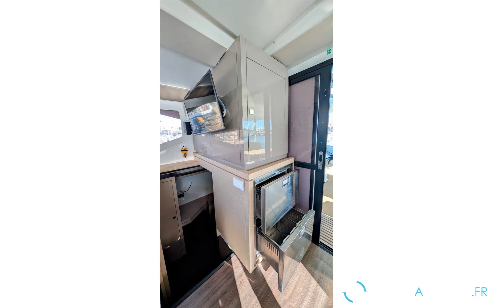 slider 10 Fountaine Pajot Lucia 40 Maestro