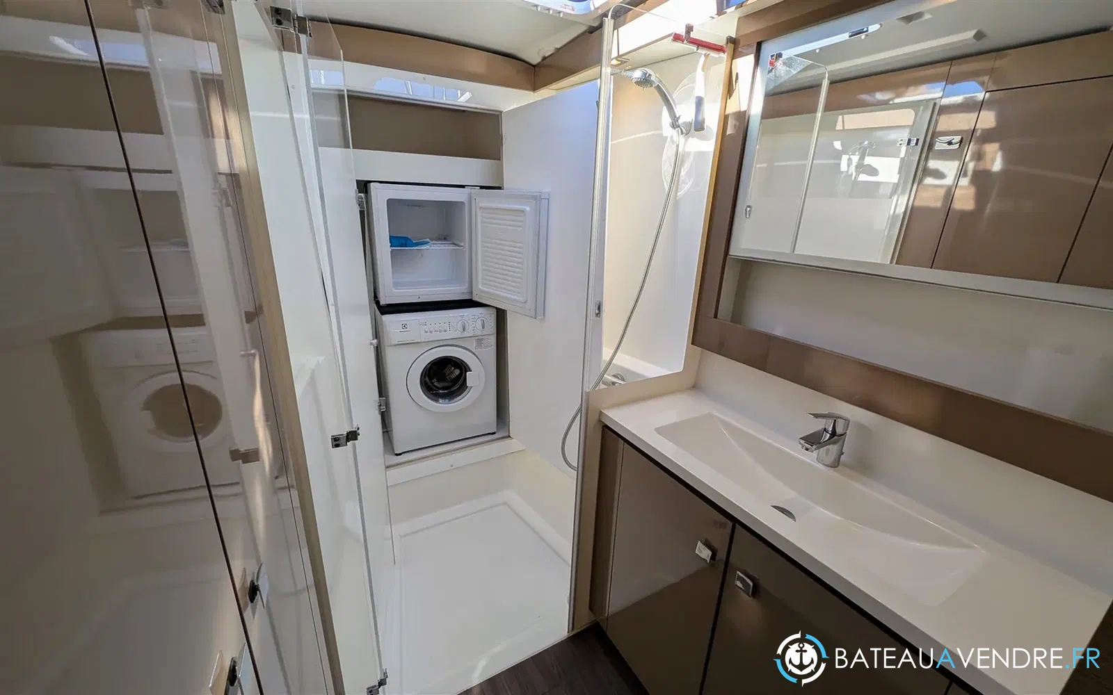 slider 16 Fountaine Pajot Lucia 40 Maestro