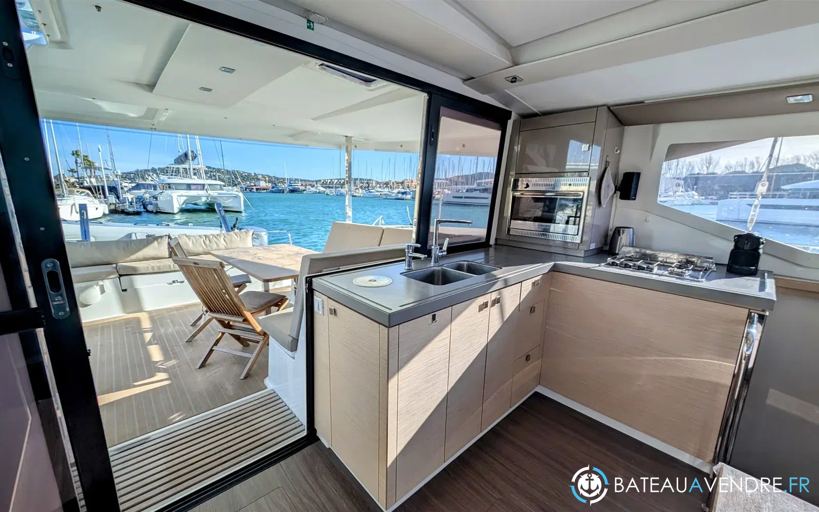 slider 7 Fountaine Pajot Lucia 40 Maestro