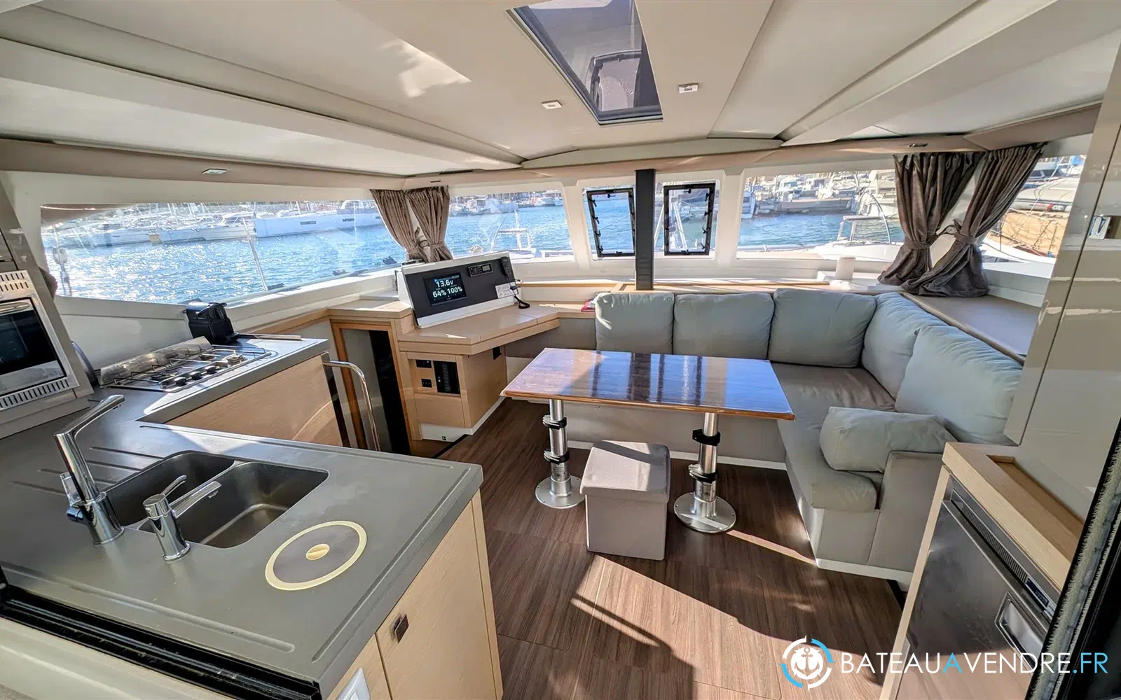 slider 8 Fountaine Pajot Lucia 40 Maestro