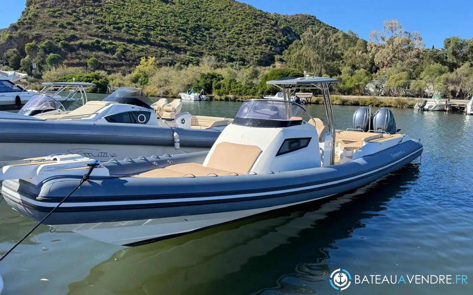 slider 1 Capelli Tempest 40