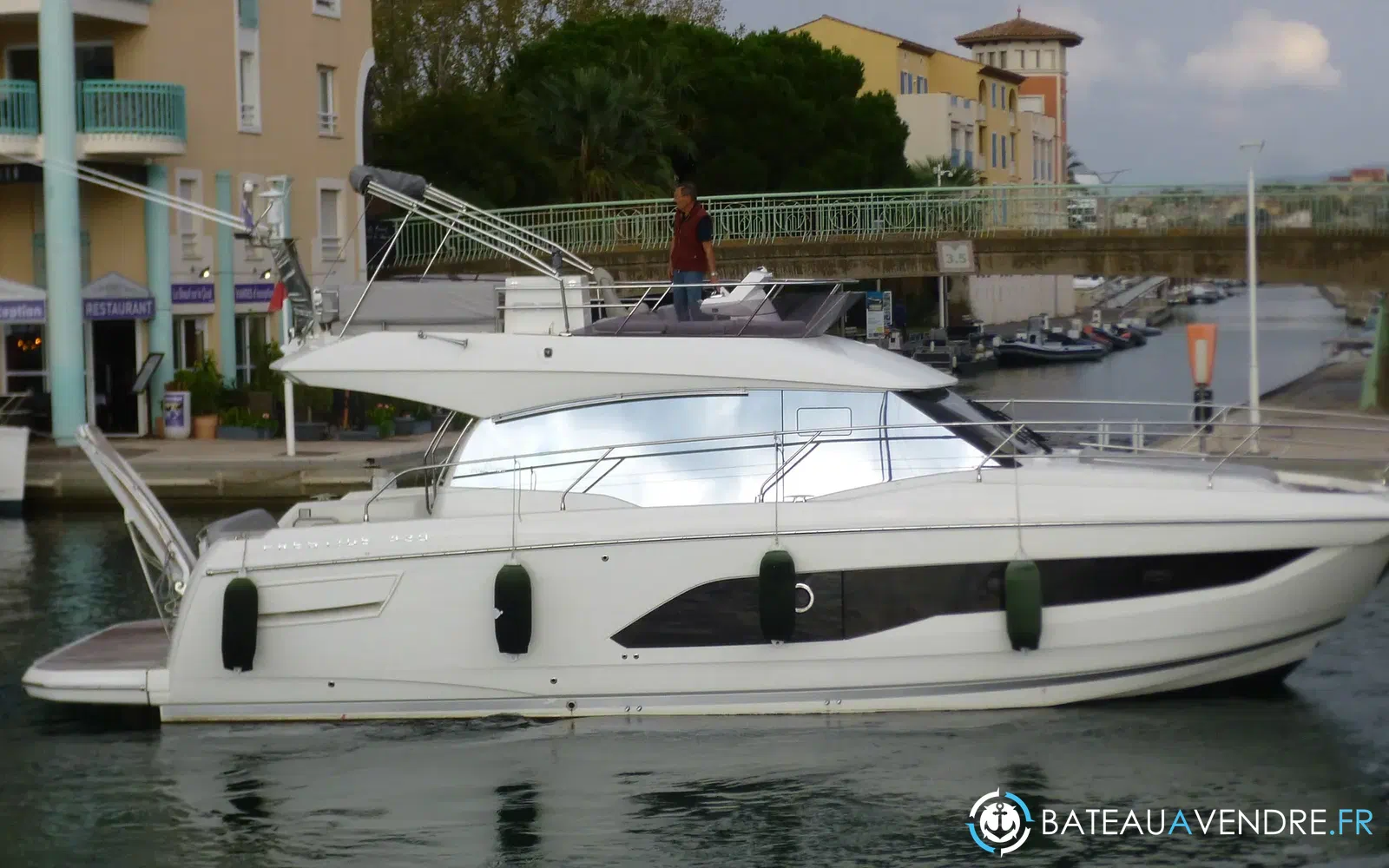 slider 3 Jeanneau Prestige 420 Fly