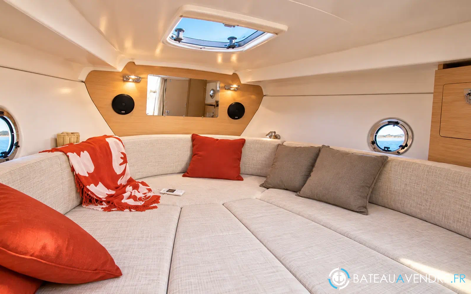 slider 2 Beneteau Monte Carlo 27