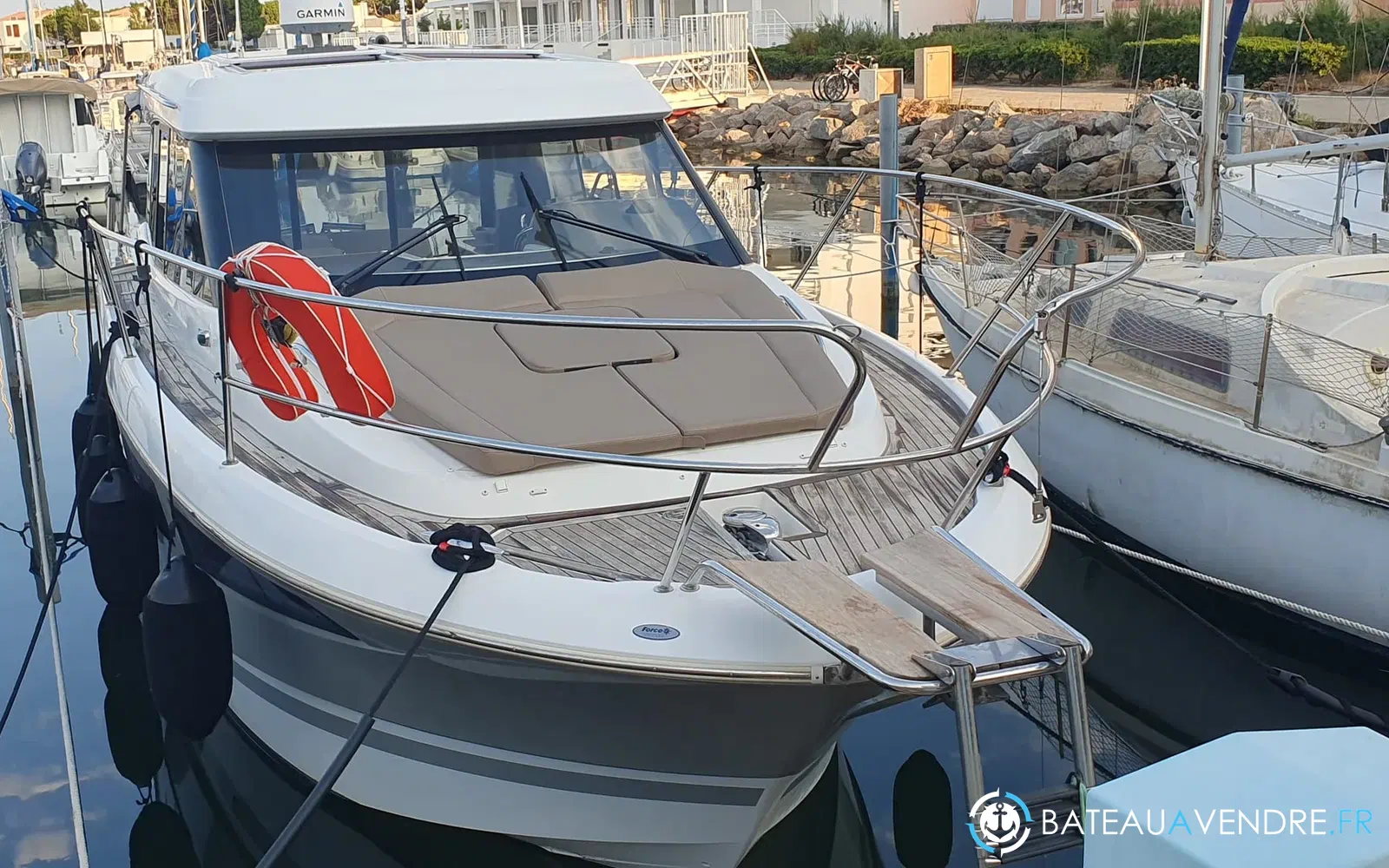 slider 1 Jeanneau NC 9