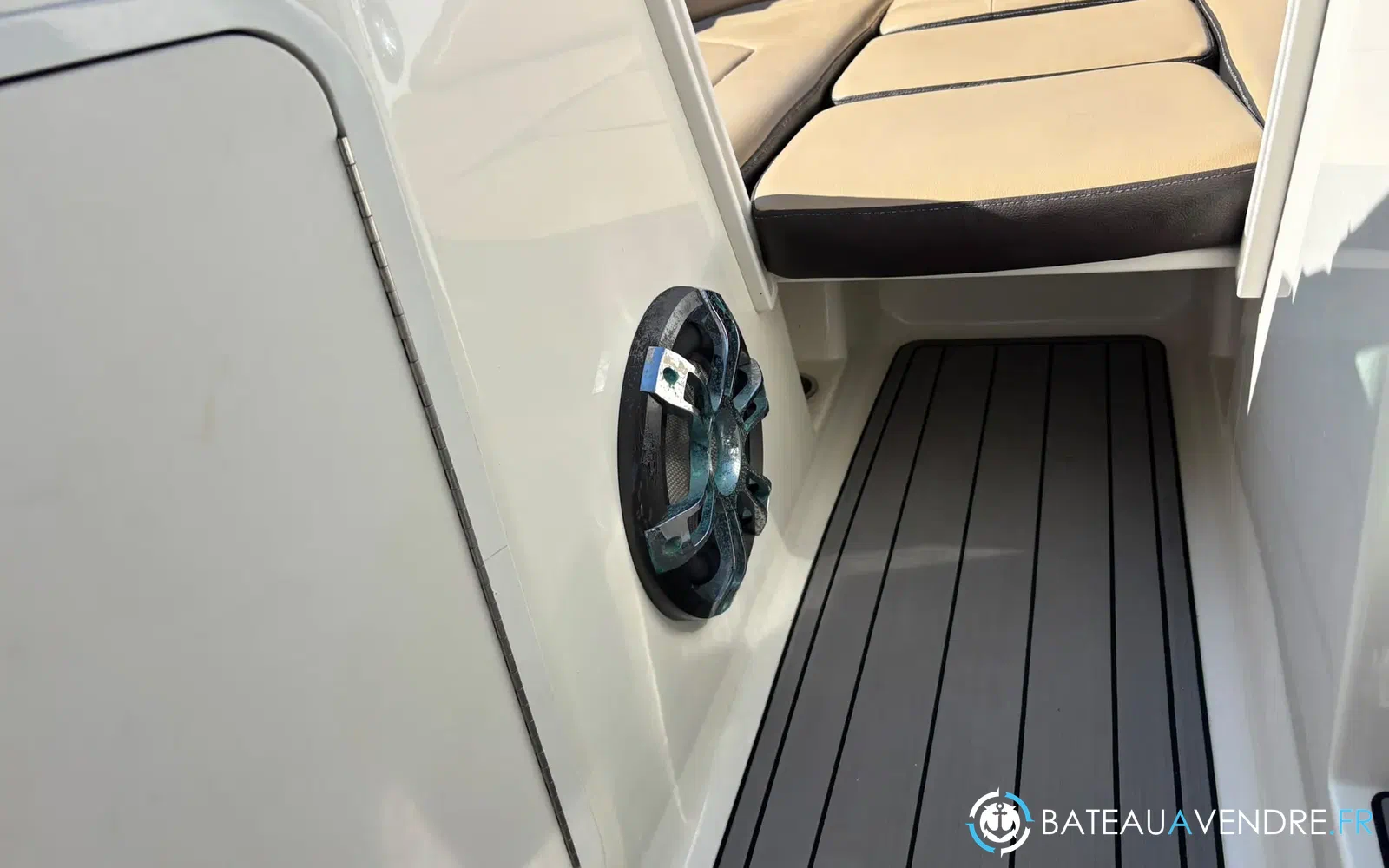 slider 14 Sea Ray 210 SPX OB