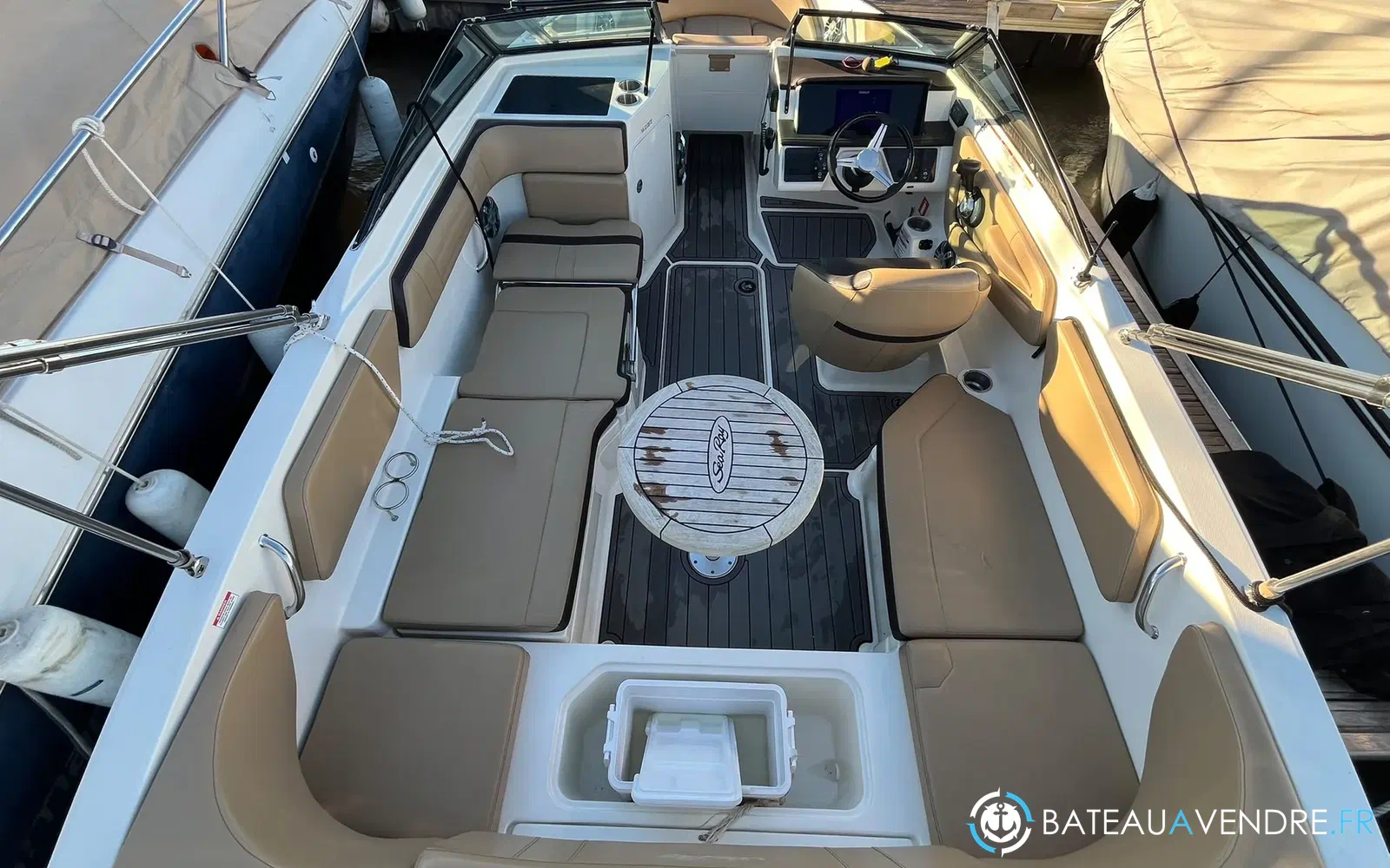 slider 33 Sea Ray 210 SPX OB