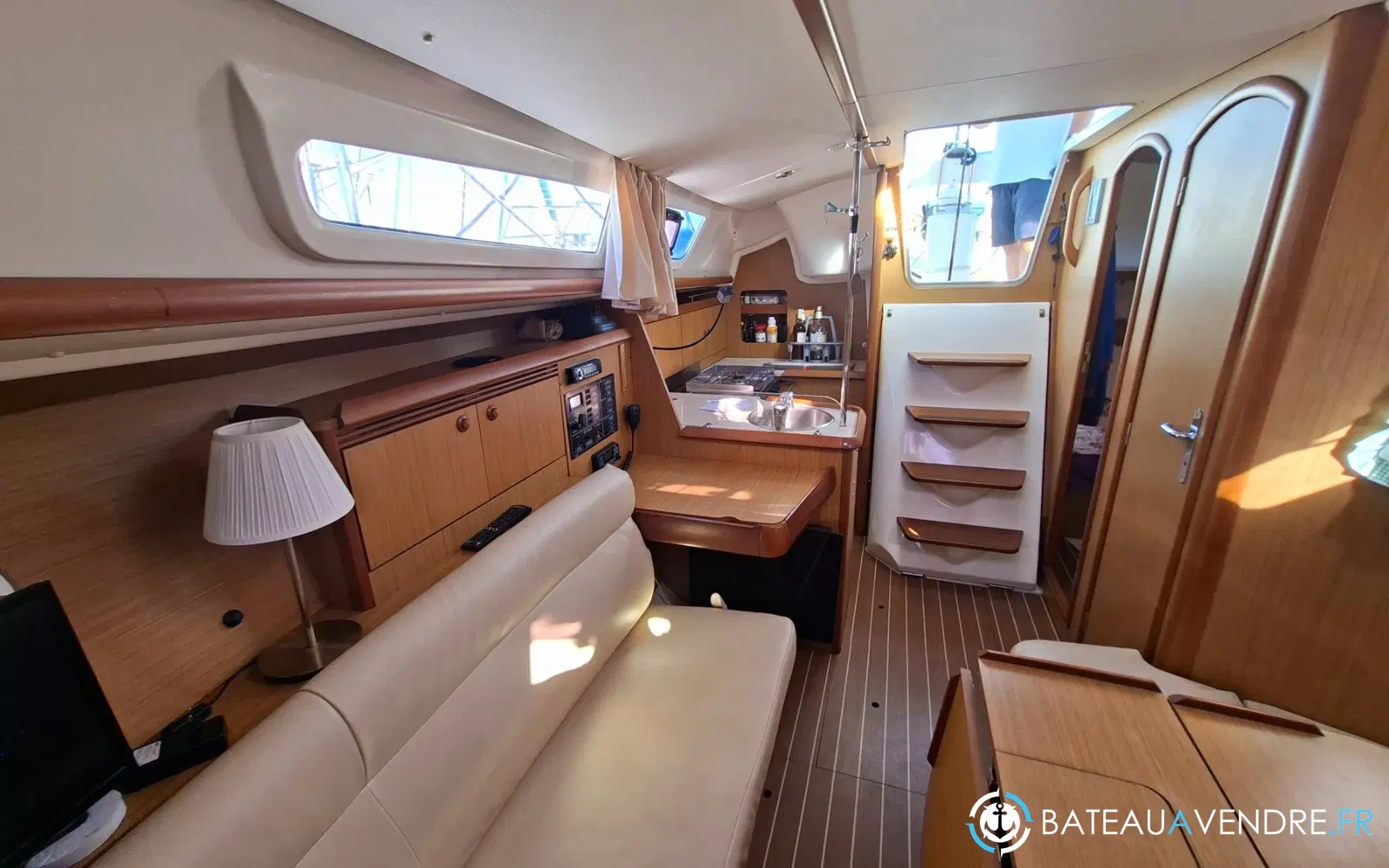 slider 10 Jeanneau Sun Odyssey 32