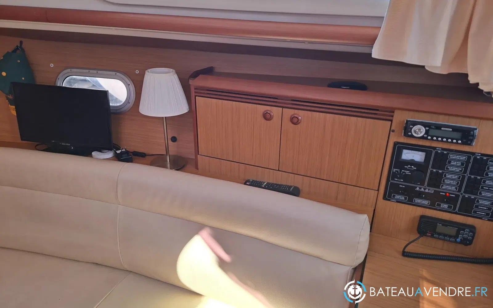 slider 12 Jeanneau Sun Odyssey 32