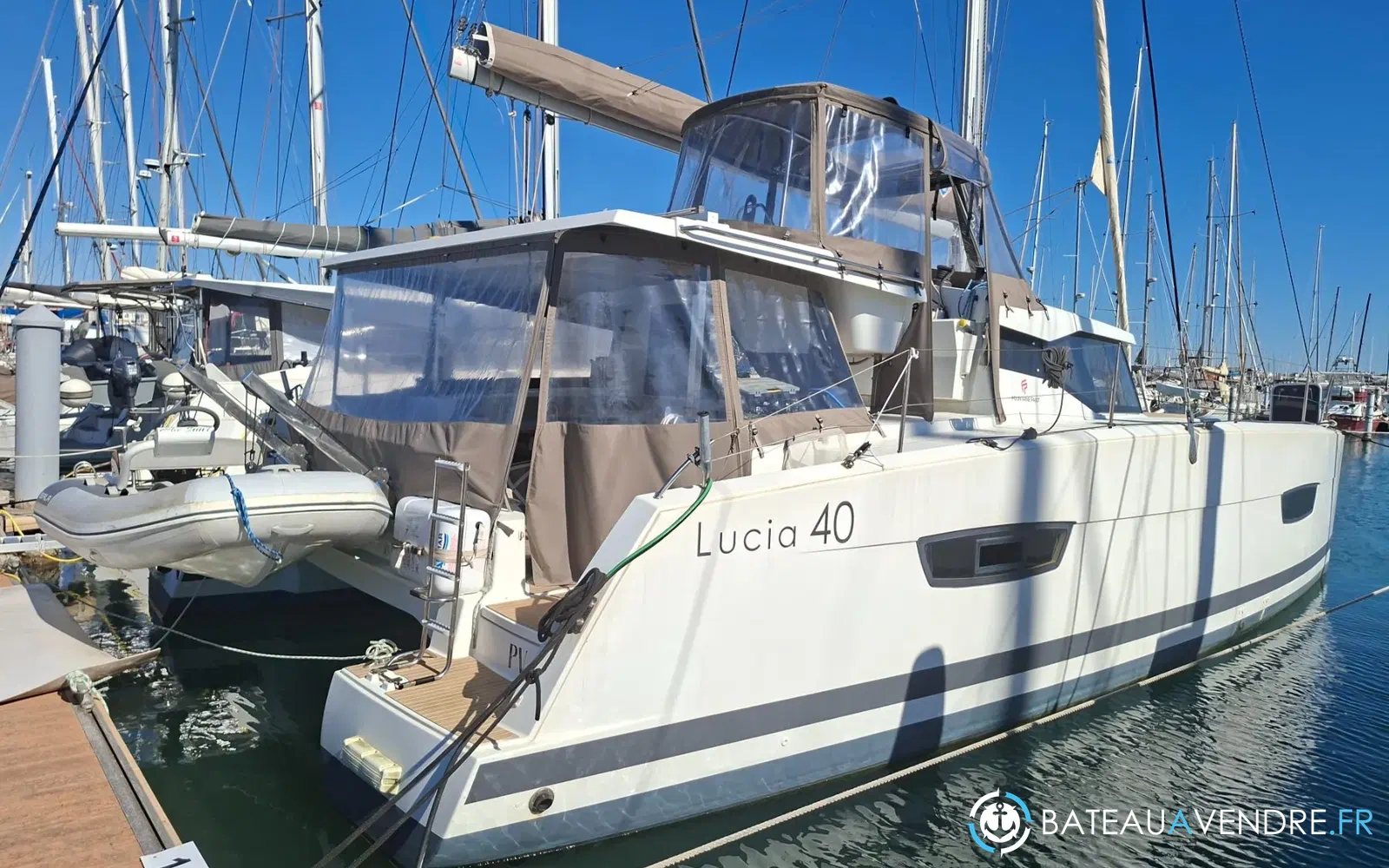 slider 0 Fountaine Pajot Lucia 40