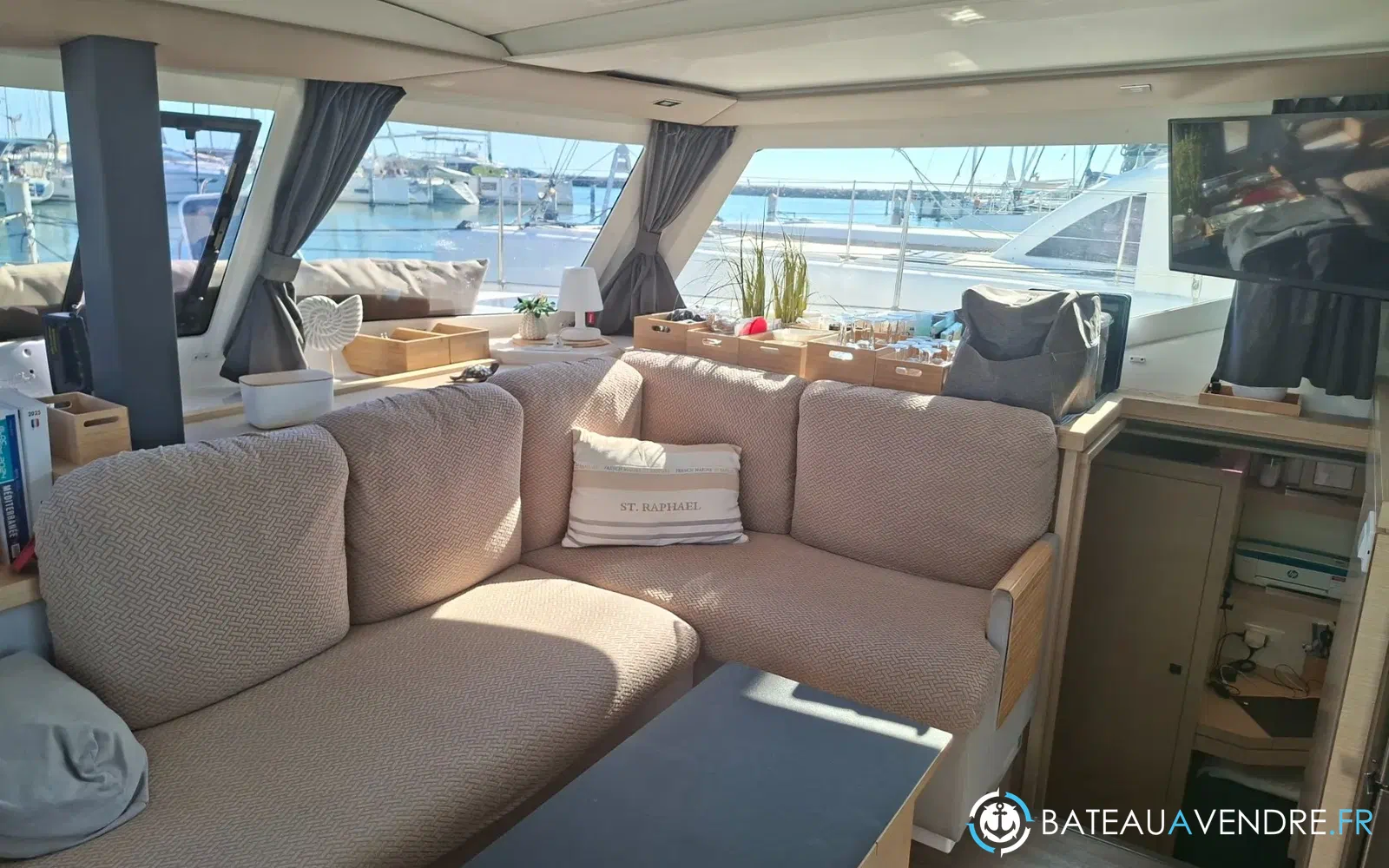 slider 11 Fountaine Pajot Lucia 40