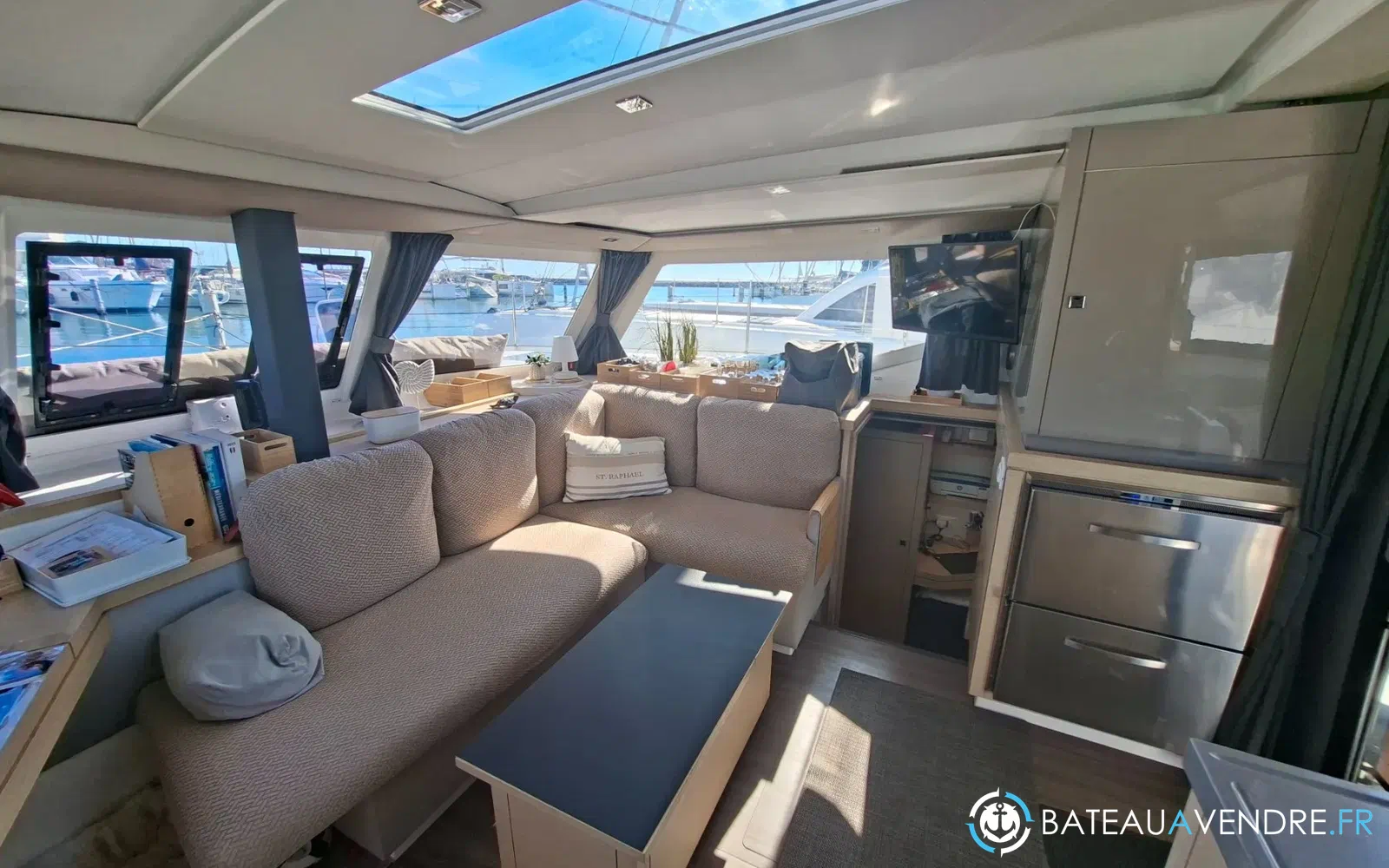 slider 12 Fountaine Pajot Lucia 40