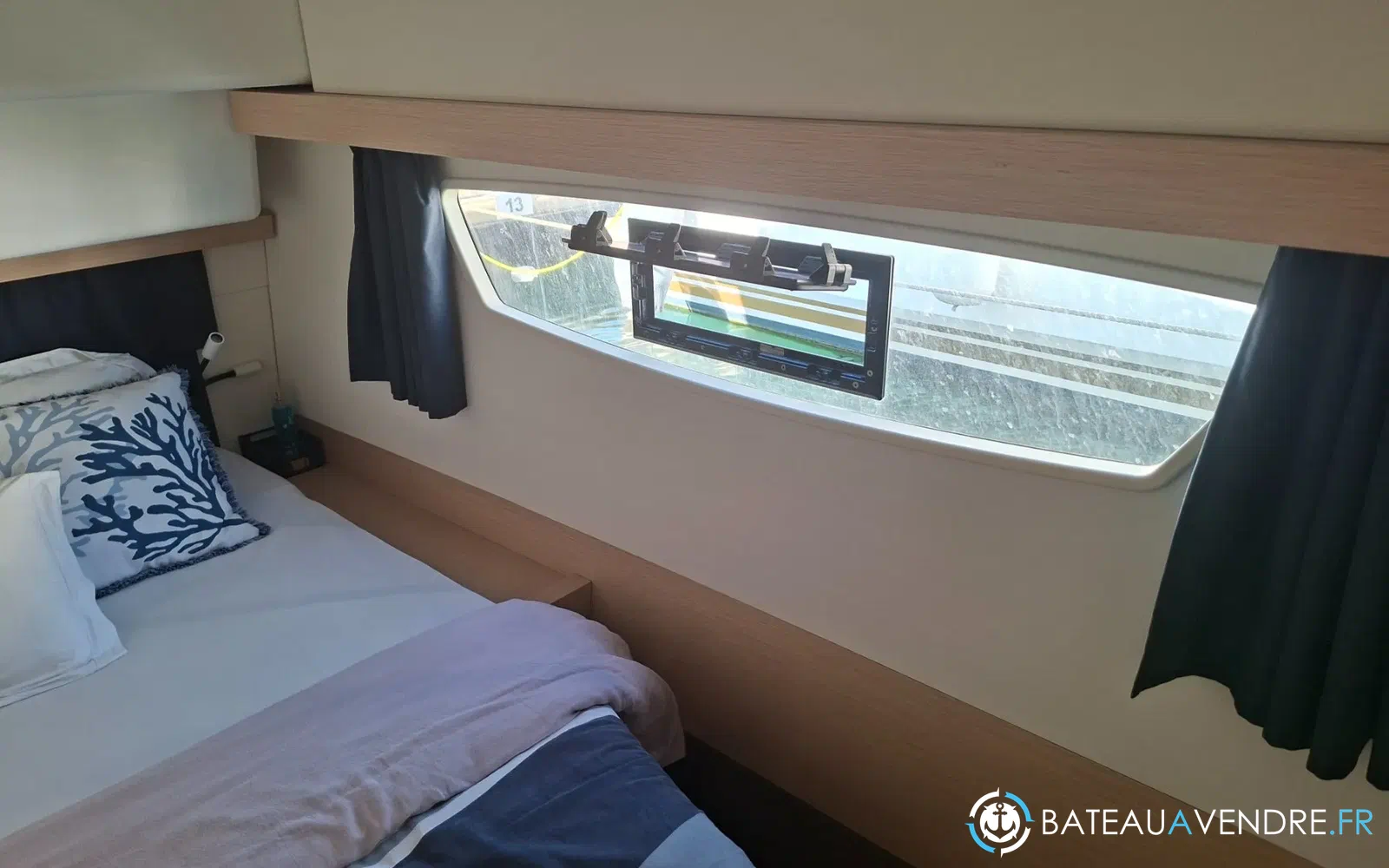 slider 15 Fountaine Pajot Lucia 40