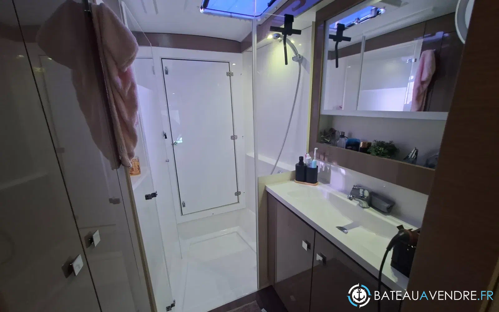 slider 21 Fountaine Pajot Lucia 40