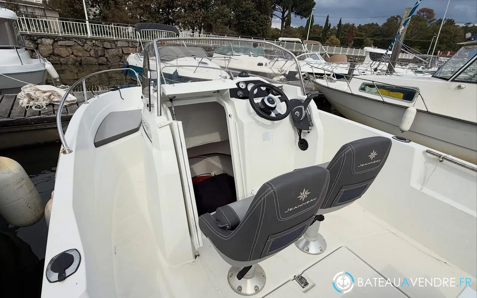 slider 10 Jeanneau Cap Camarat 5.5 CC Serie 2