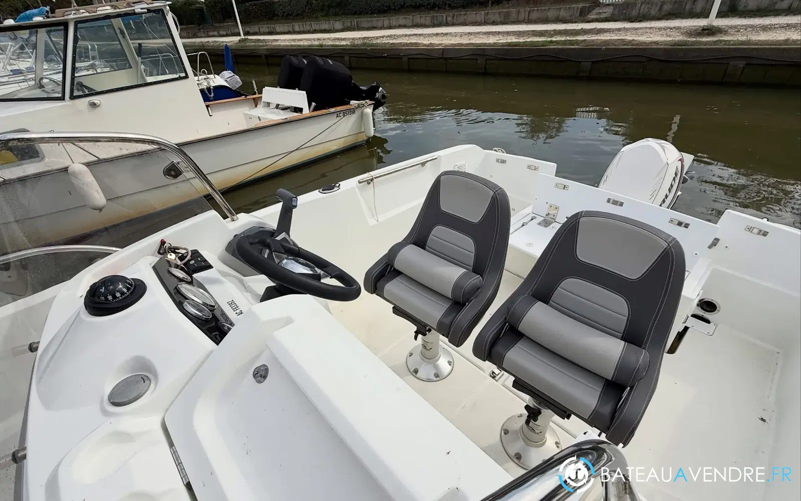 slider 8 Jeanneau Cap Camarat 5.5 CC Serie 2