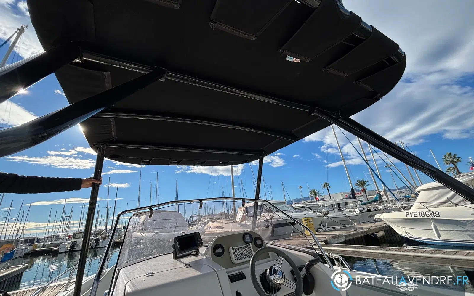 slider 23 Pacific Craft 670 Open