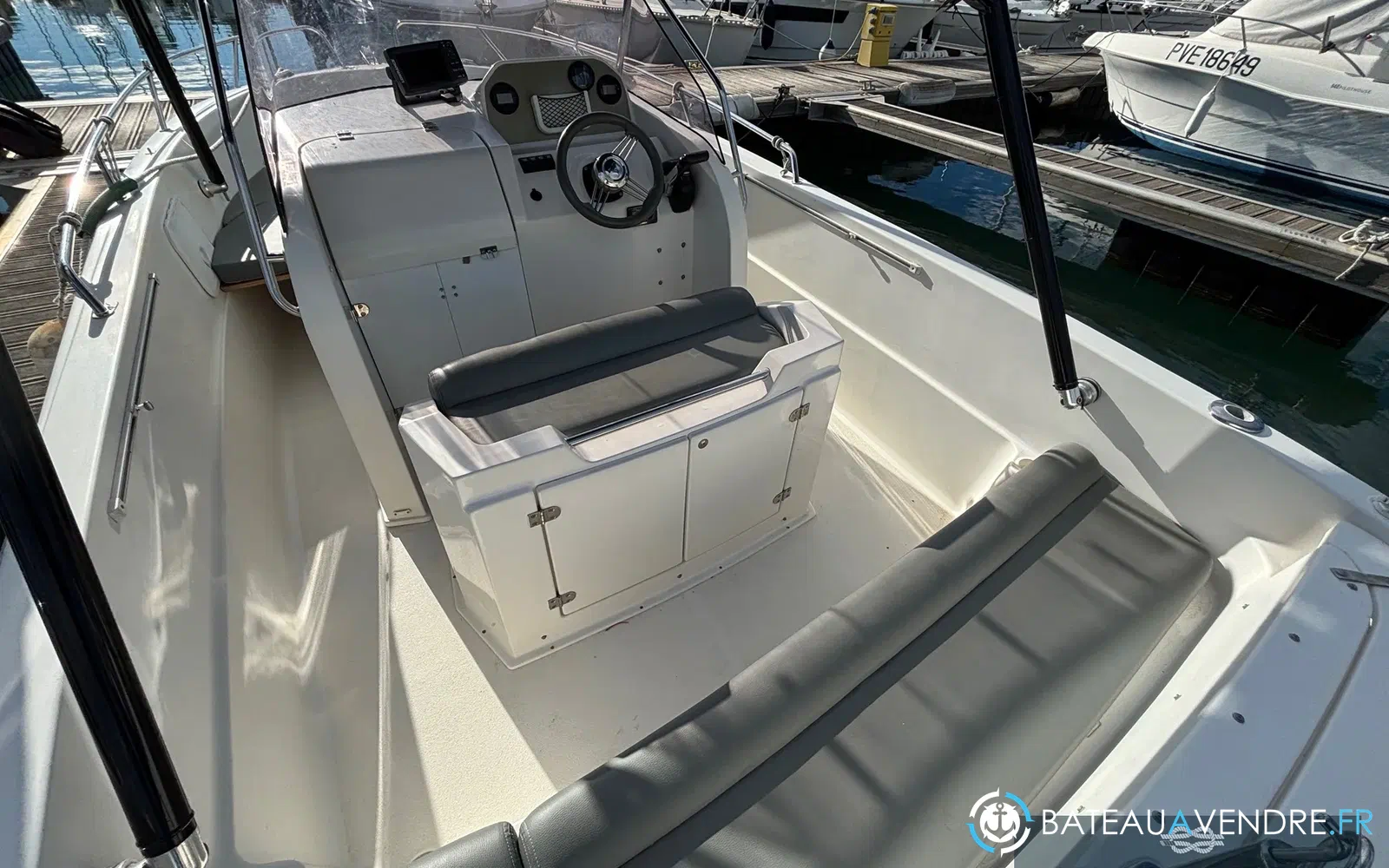 slider 6 Pacific Craft 670 Open