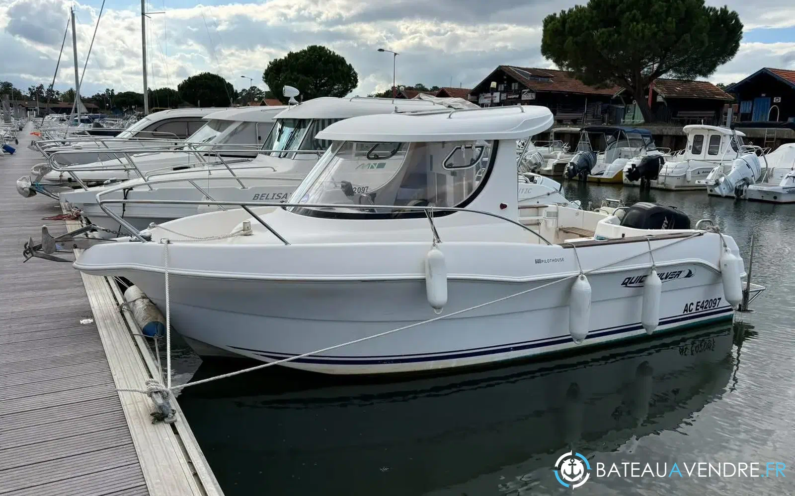 slider 0 Quicksilver 640 Pilothouse