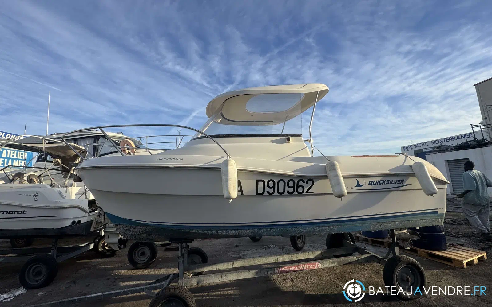 slider 0 Quicksilver 530 Pilothouse
