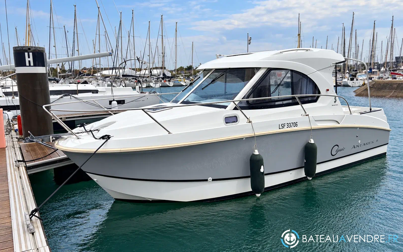 slider 0 Beneteau Antares 8