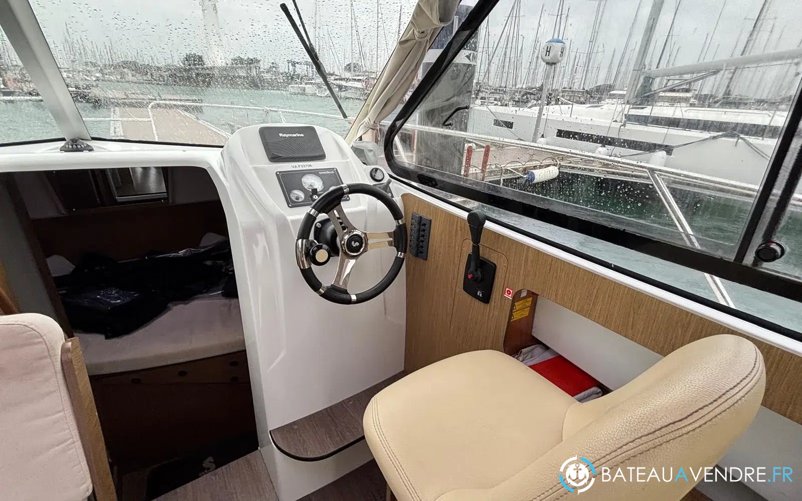 slider 10 Beneteau Antares 8