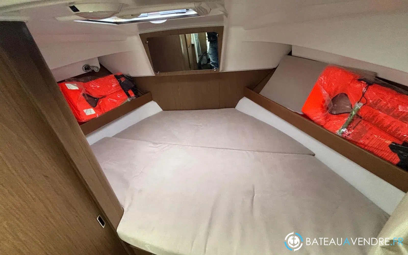 slider 11 Beneteau Antares 8
